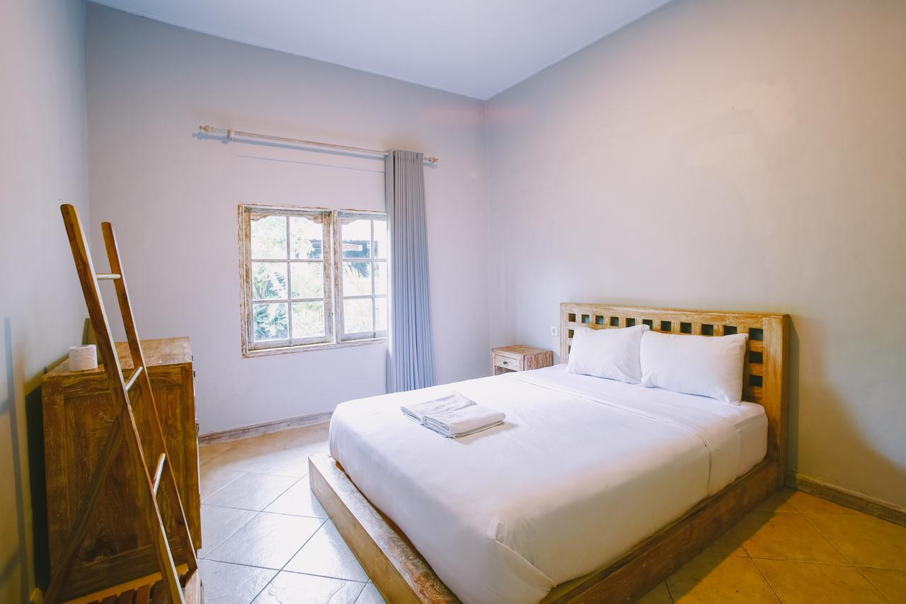 Swan House Canggu Hotel Exterior photo